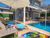 Ruime vrijstaande villa met privézwembad en jacuzzi voor 9 personen in Ölüdeniz - thumbnail 6