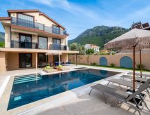 Whirlpool en privézwembad in vakantiehuis Elya 4, Ölüdeniz - thumbnail 1
