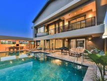 Luxe vrijstaande villa met jacuzzi en tuin op 3 km van Ölüdeniz - thumbnail 2