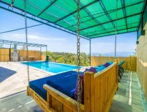 Liyu: Romantisch privéverblijf met sauna, jacuzzi en eigen zwembad in Yeşilköy - thumbnail 2
