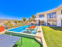 Vrijstaande glazen villa met privézwembad en bergzicht in Yeşilköy - thumbnail 2