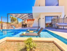 Vrijstaande glazen villa met privézwembad en bergzicht in Yeşilköy - thumbnail 5