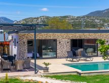 Vrijstaande villa met privézwembad en whirlpool nabij Kalkan - thumbnail 1
