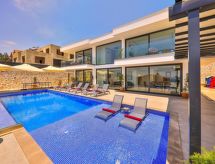 Villa Pasha: Luxe vrijstaande villa met privézwembad en jacuzzi in Kalkan - thumbnail 2