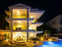 Villa Bluewhite: Ruim familieparadijs met privézwembad vlakbij zee in Kalkan - thumbnail 1