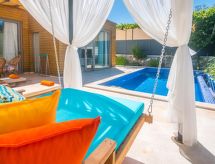 Intieme Vrijstaande Villa met Privépool & Jacuzzi, Vlakbij het Strand in Kalkan - thumbnail 1