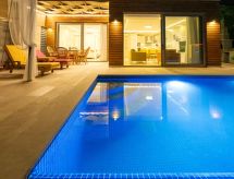 Intieme Vrijstaande Villa met Privépool & Jacuzzi, Vlakbij het Strand in Kalkan - thumbnail 2