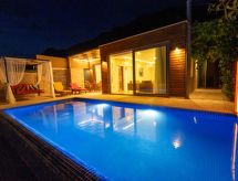 Intieme Vrijstaande Villa met Privépool & Jacuzzi, Vlakbij het Strand in Kalkan - thumbnail 5