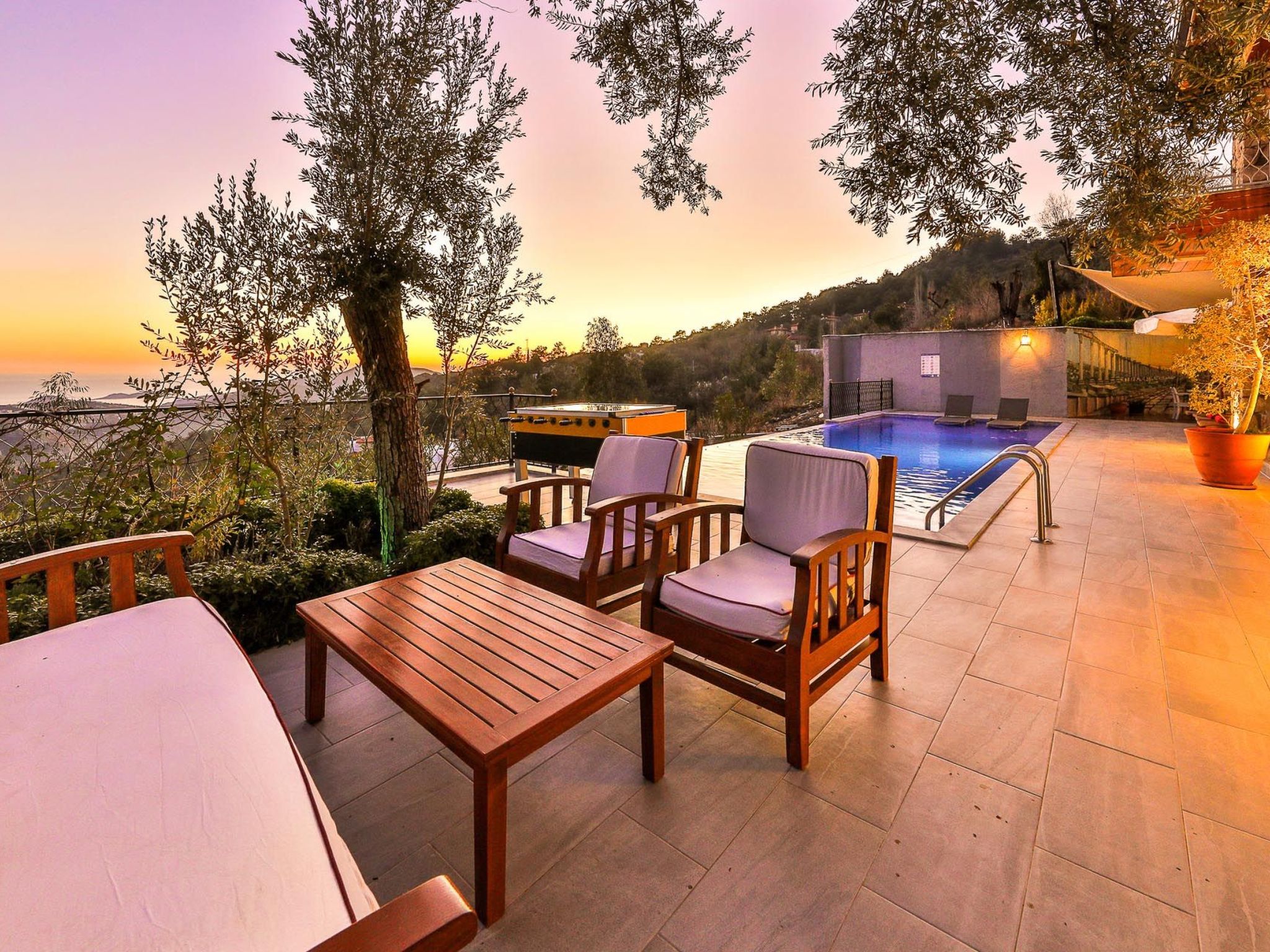 Steinhausvilla in der Natur-Drinnen