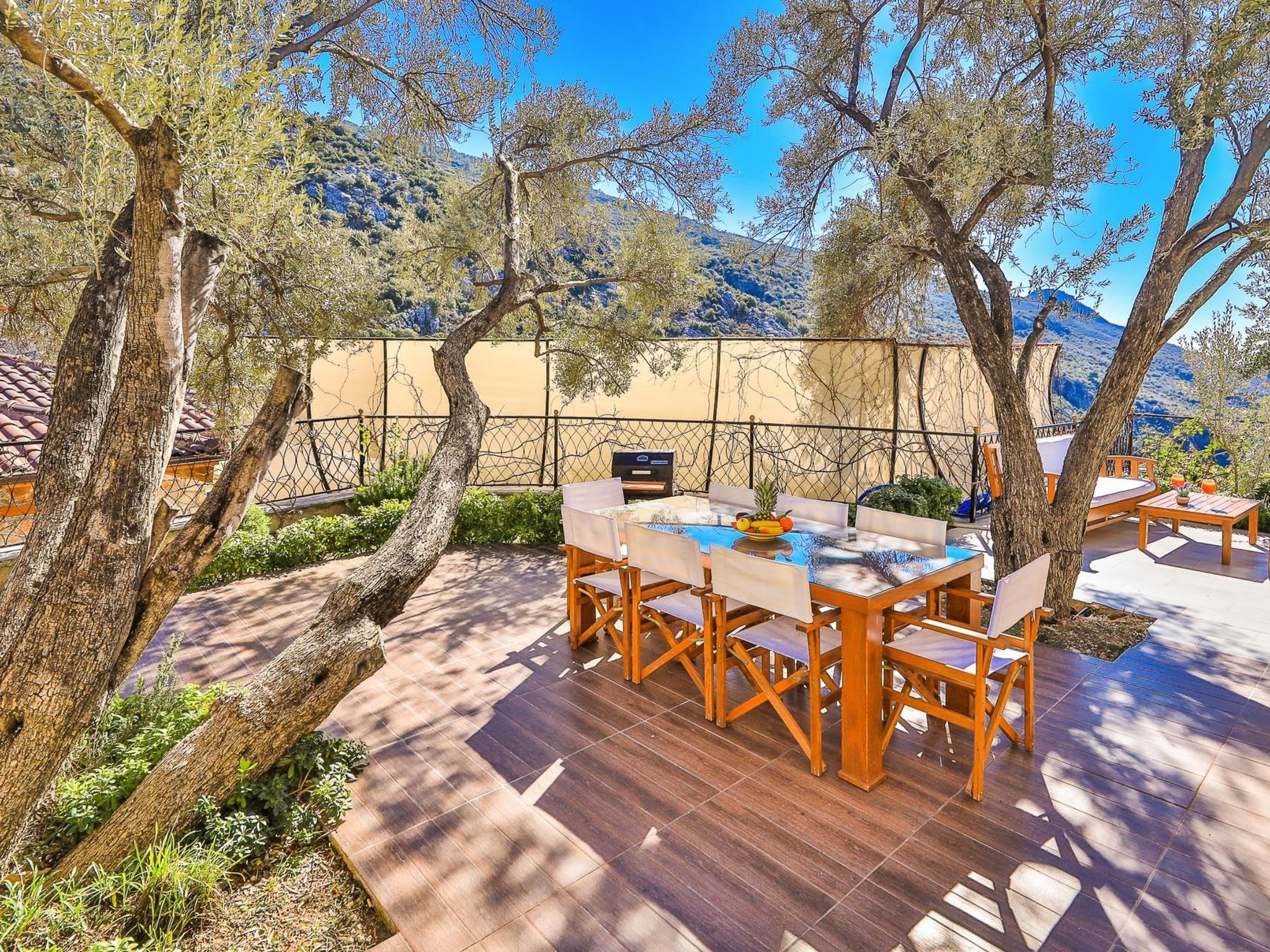 Steinhausvilla in der Natur-Drinnen