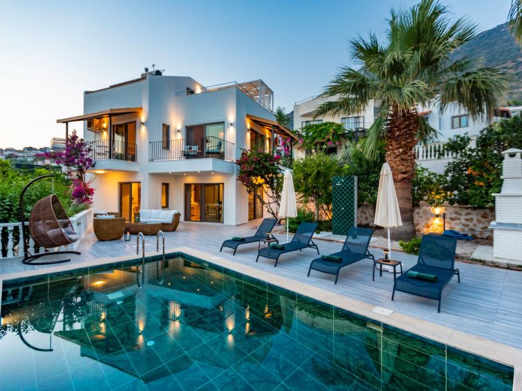 Vakantiehuis in Kalkan op 1,5 km van zee met privézwembad in Kalkan