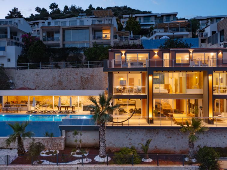 Privézwembad en rust in Kalkan: Ruim vakantiehuis voor 12 personen in Kalkan