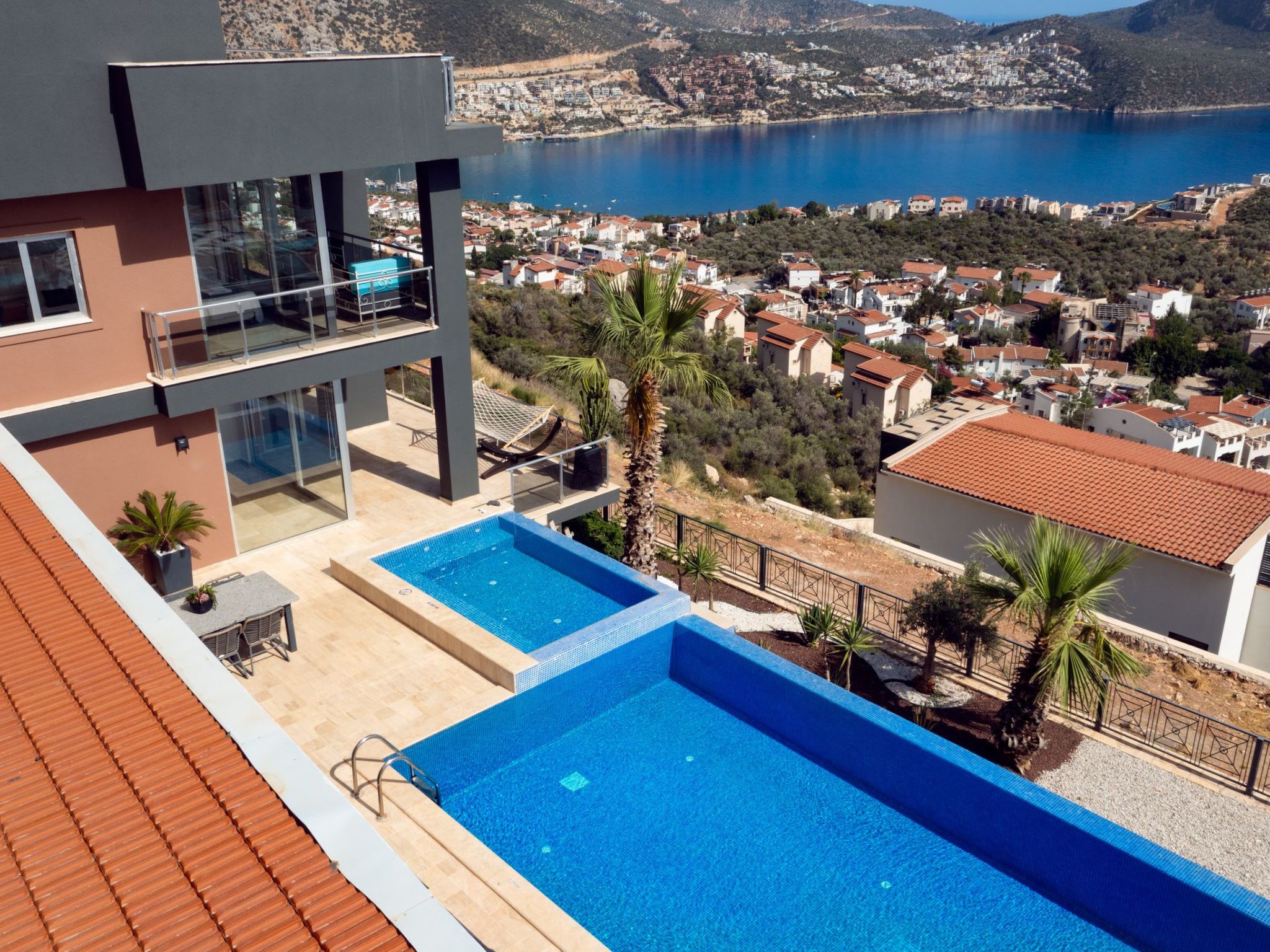 Villa Blueline mit Pool und Meerblick, im Zentrum-Binnen
