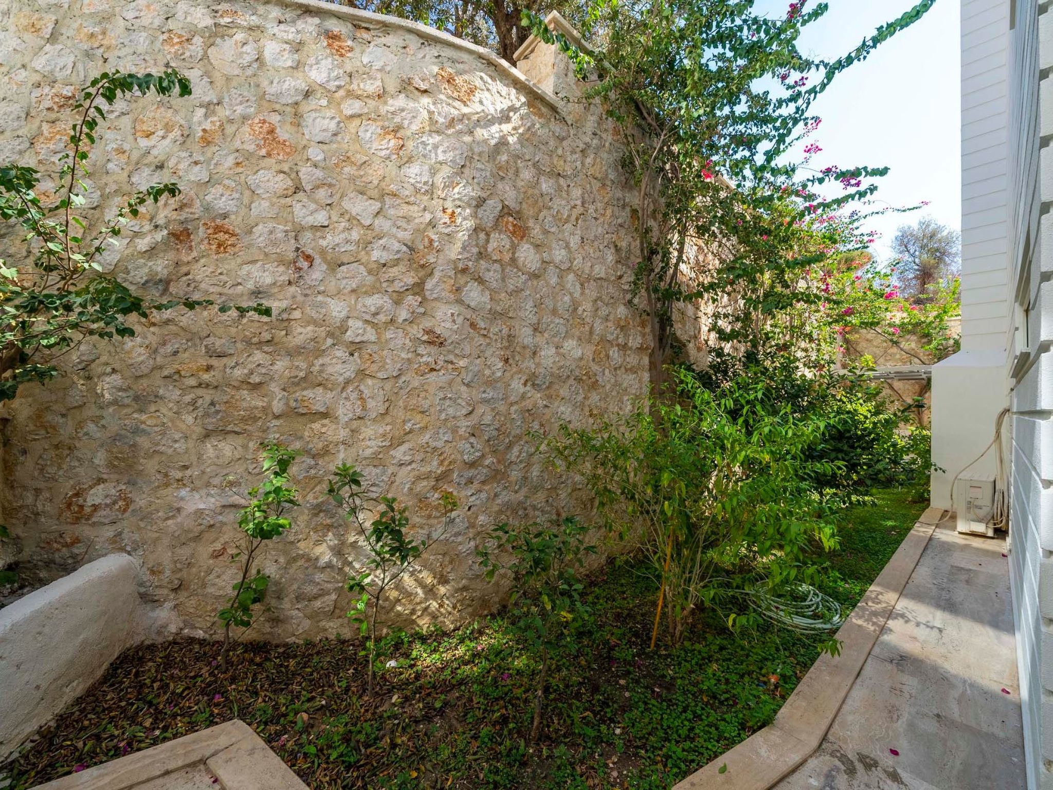 Große Villa direkt am Meer mit Infinitypool-Binnen