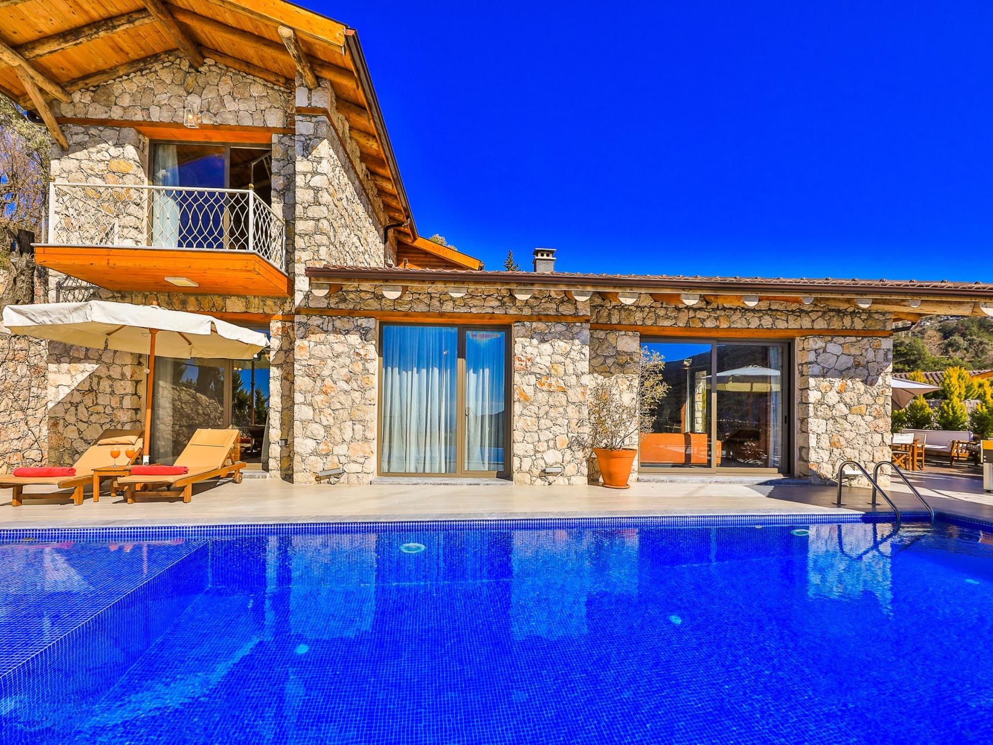 Natursteinhaus mit Pool in Kalkan Islamlar-Drinnen