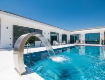 Villa Niro: Luxe vrijstaande villa met privézwembad nabij de Middellandse Zee - thumbnail 1
