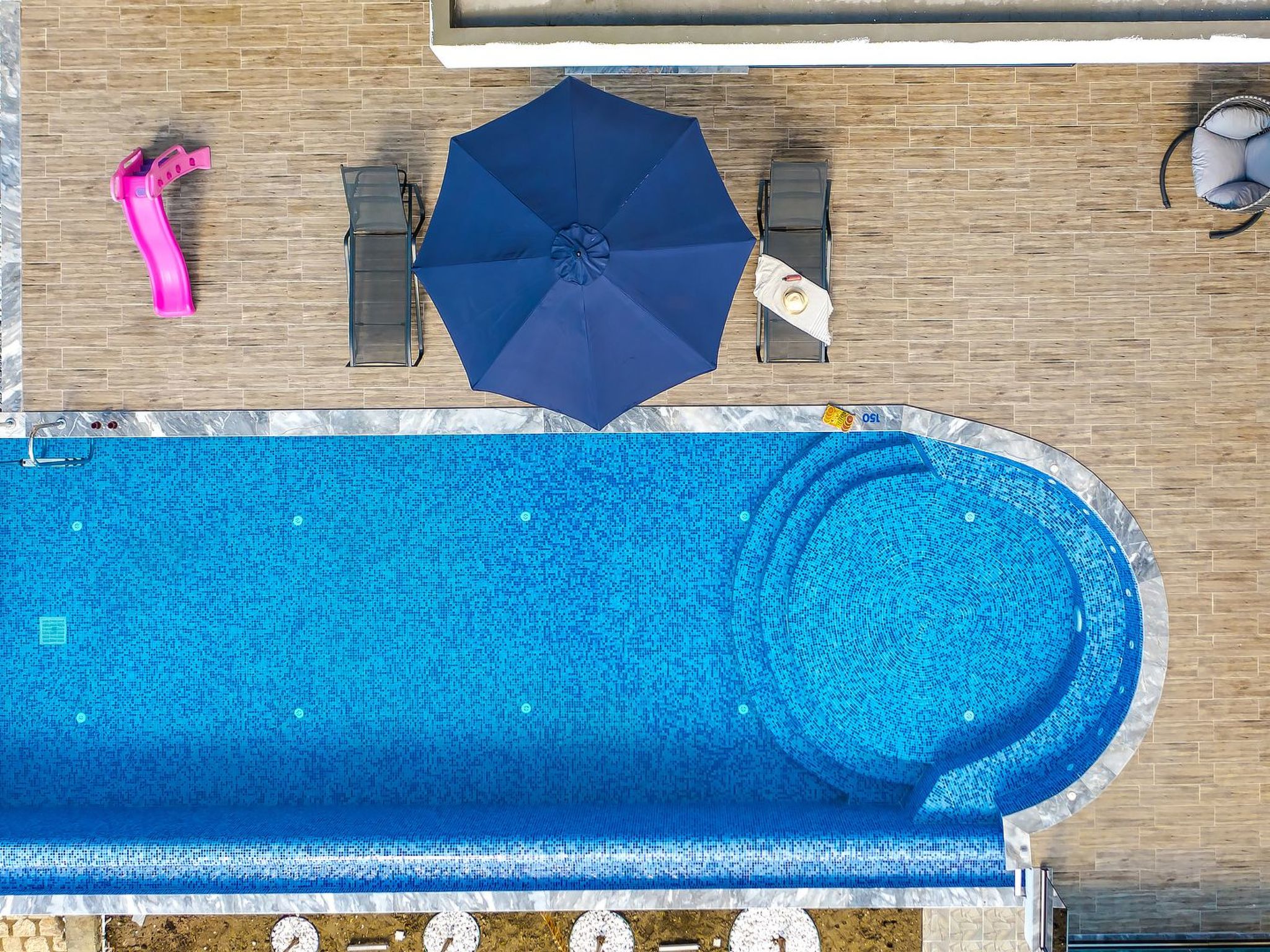 Schöne Villa mit Pool, Blick auf Meer und Tal-Drinnen