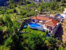 Authentieke stenen villa met privezwembad en panoramisch uitzicht op de bergen - thumbnail 4