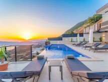 Vrijstaande villa met privézwembad aan zee in Kalkan voor 10 personen - thumbnail 1