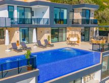 Vrijstaande villa met privézwembad aan zee in Kalkan voor 10 personen - thumbnail 2