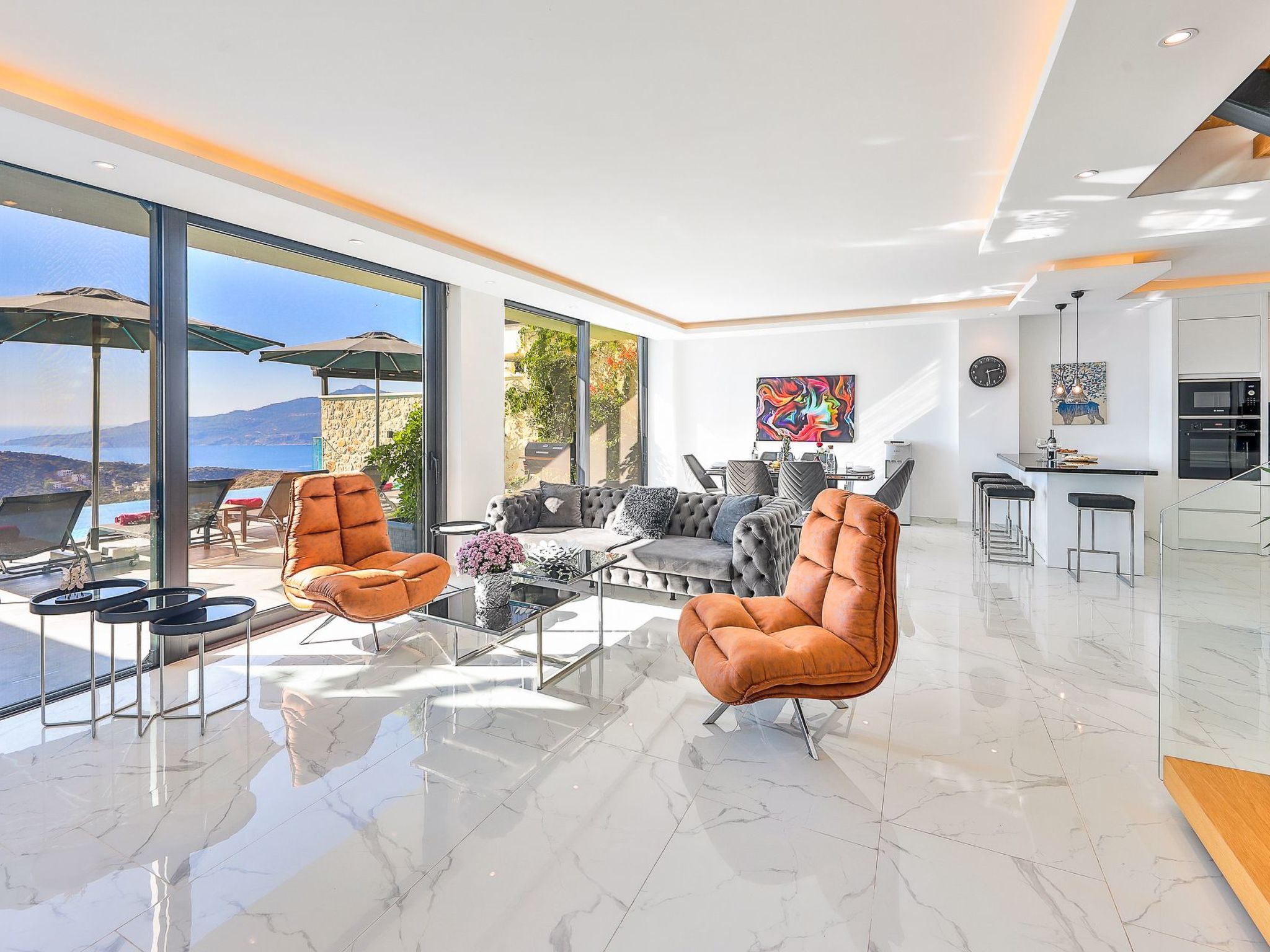 Moderne Luxusvilla in Kalkan mit Meerblick-Binnen