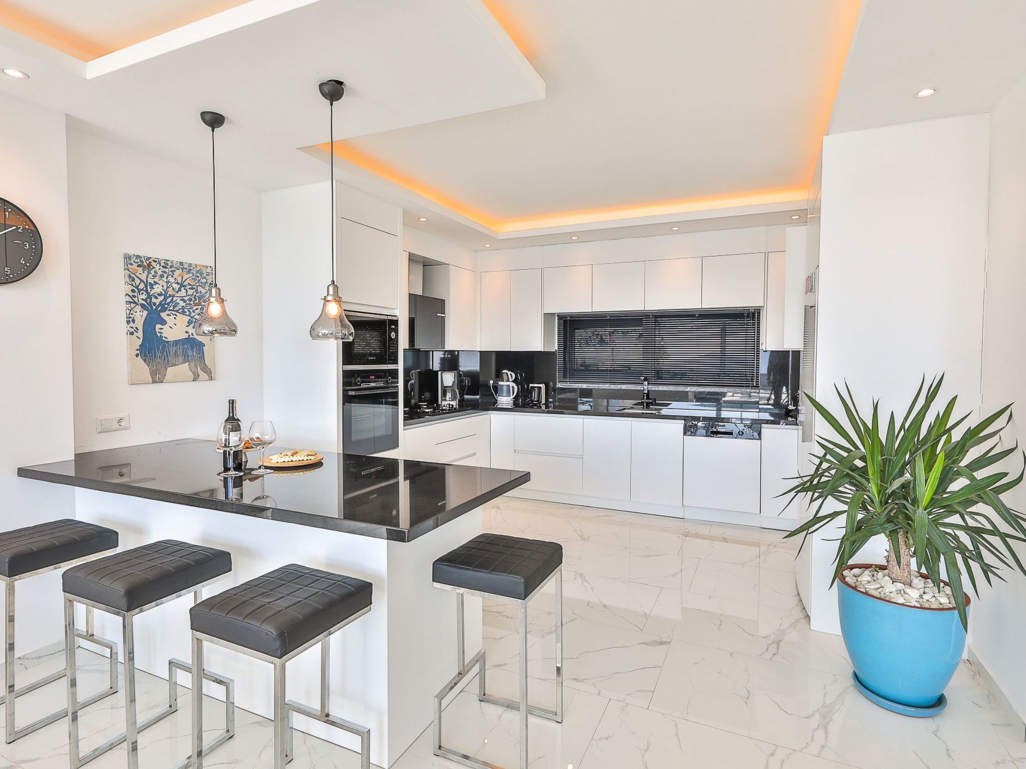 Moderne Luxusvilla in Kalkan mit Meerblick-Binnen