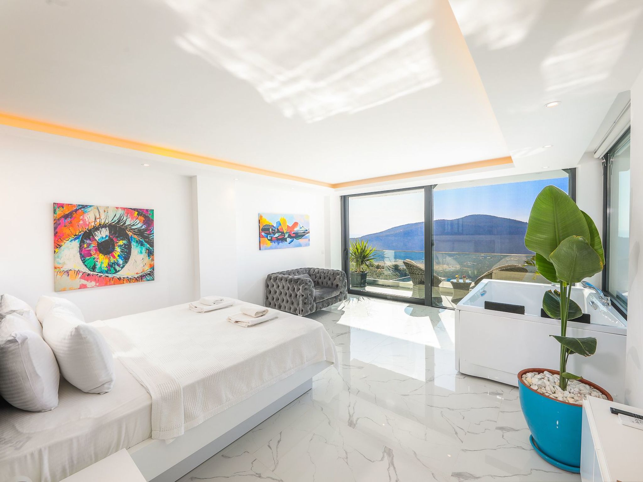 Moderne Luxusvilla in Kalkan mit Meerblick-Binnen