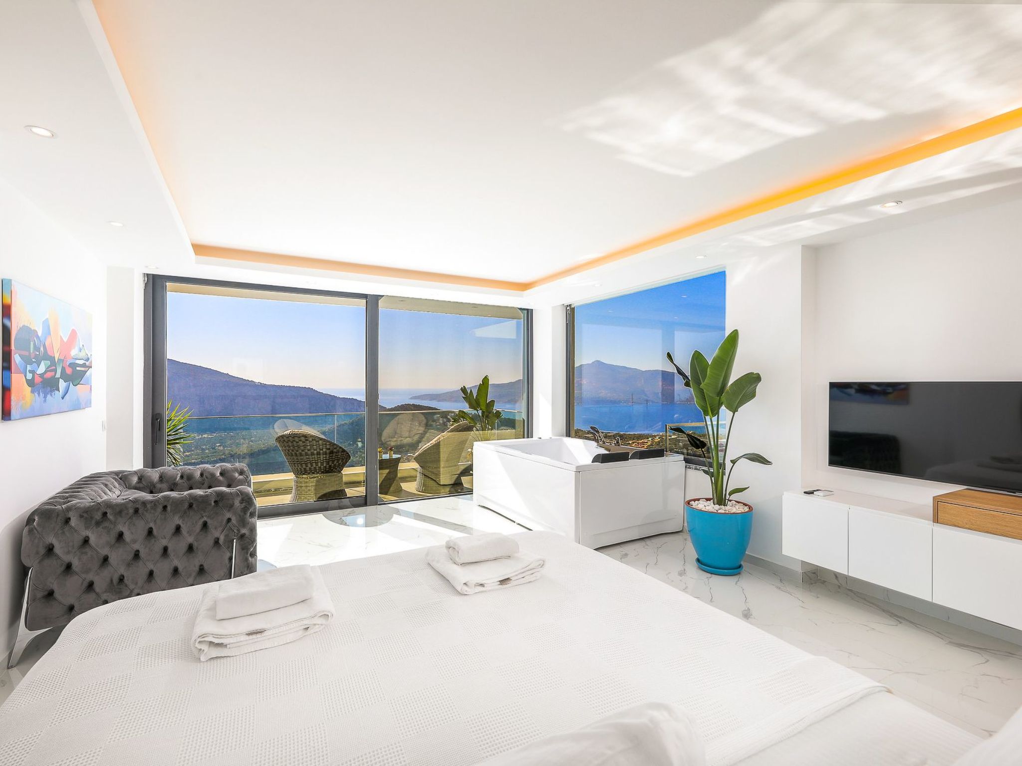 Moderne Luxusvilla in Kalkan mit Meerblick-Binnen