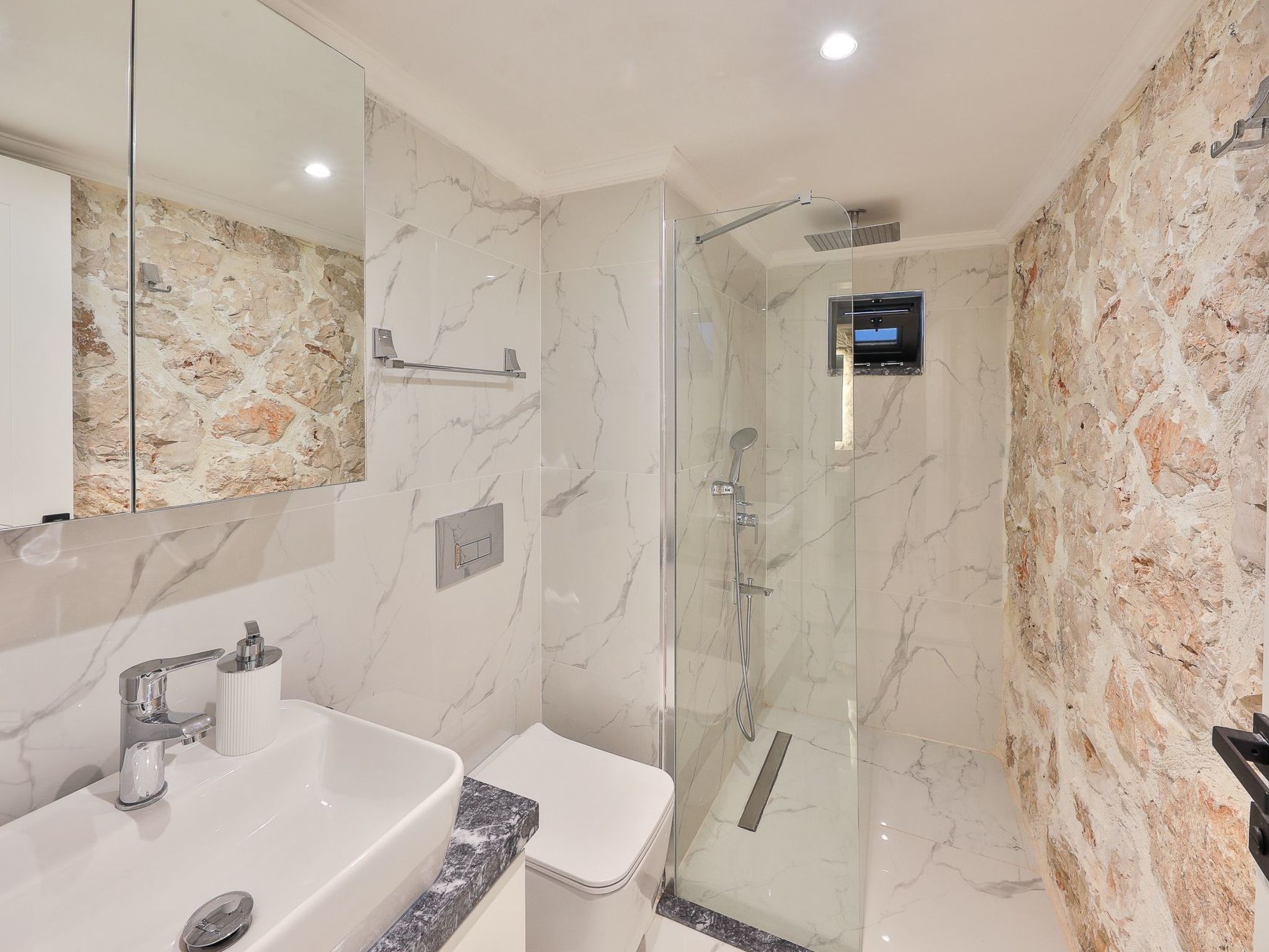 Moderne Luxusvilla in Kalkan mit Meerblick-Binnen