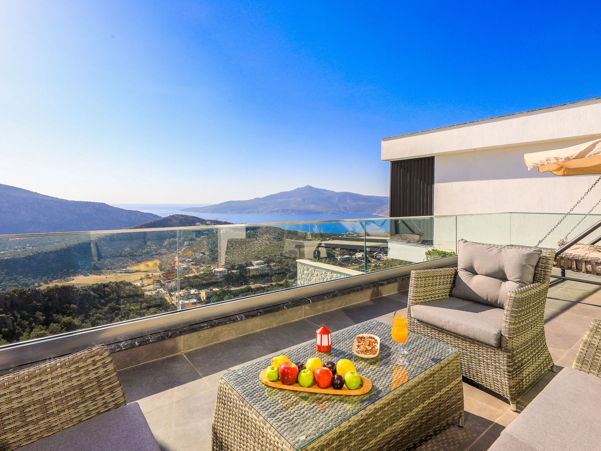 Moderne Luxusvilla in Kalkan mit Meerblick-Binnen
