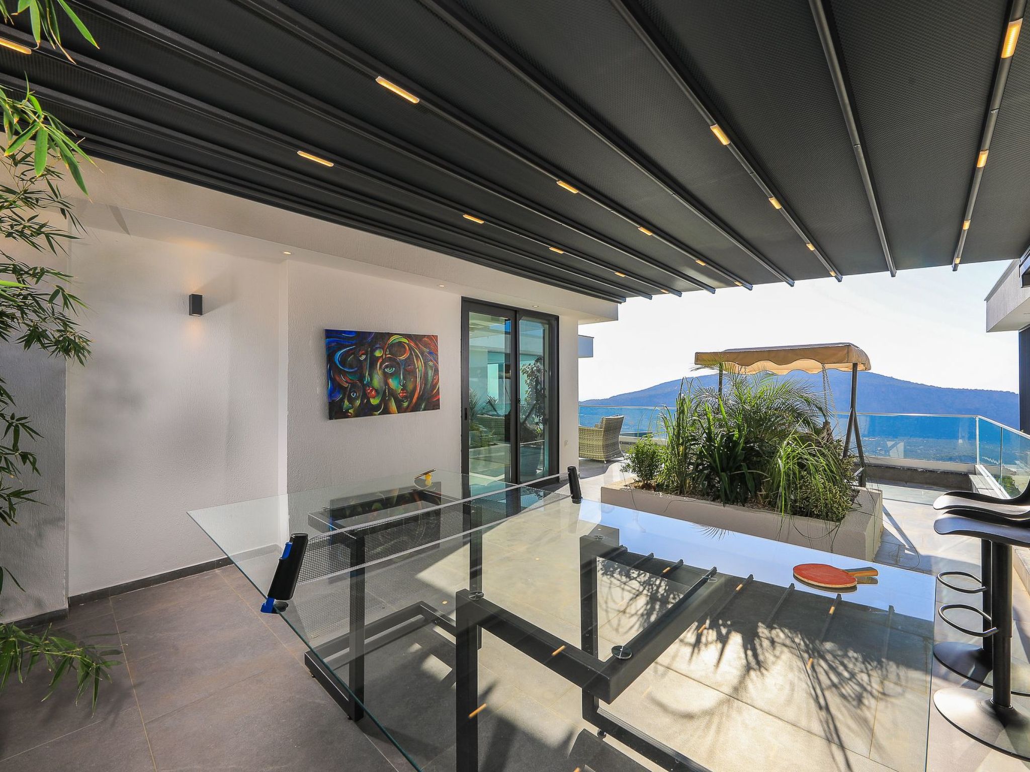 Moderne Luxusvilla in Kalkan mit Meerblick-Binnen