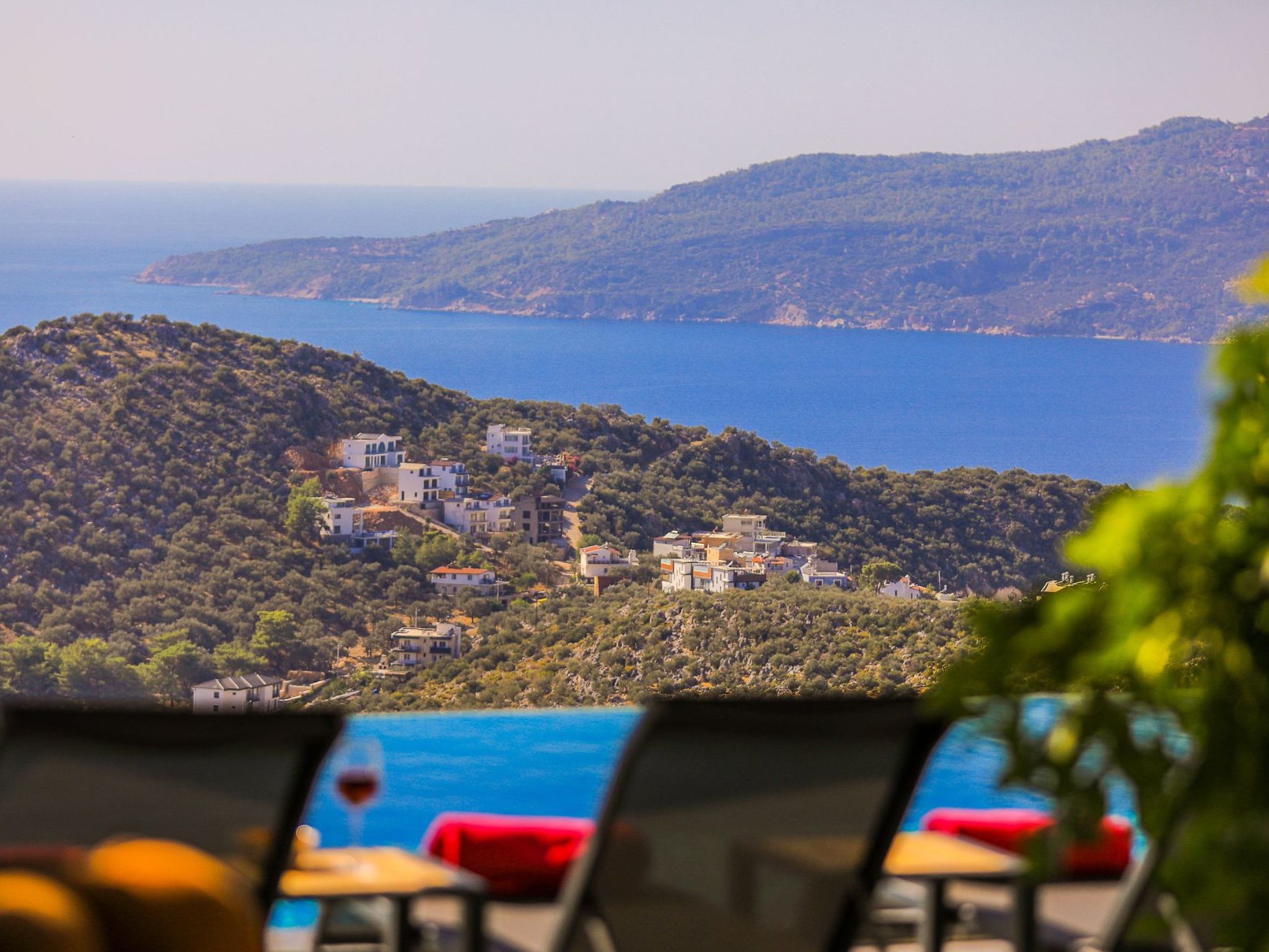 Moderne Luxusvilla in Kalkan mit Meerblick-Binnen