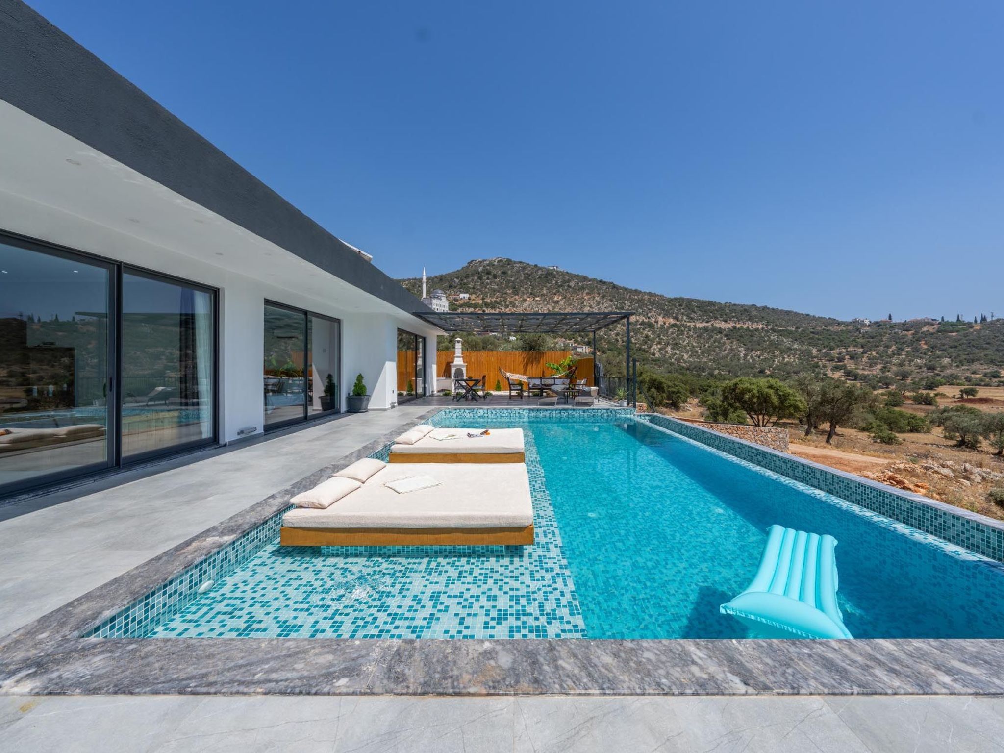 Luxuriöse Villa mit Kinderpool und Jacuzzi - Binnen