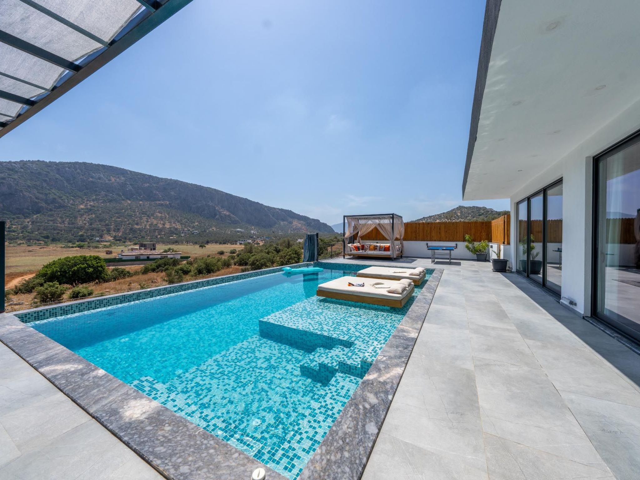 Luxuriöse Villa mit Kinderpool und Jacuzzi - Binnen