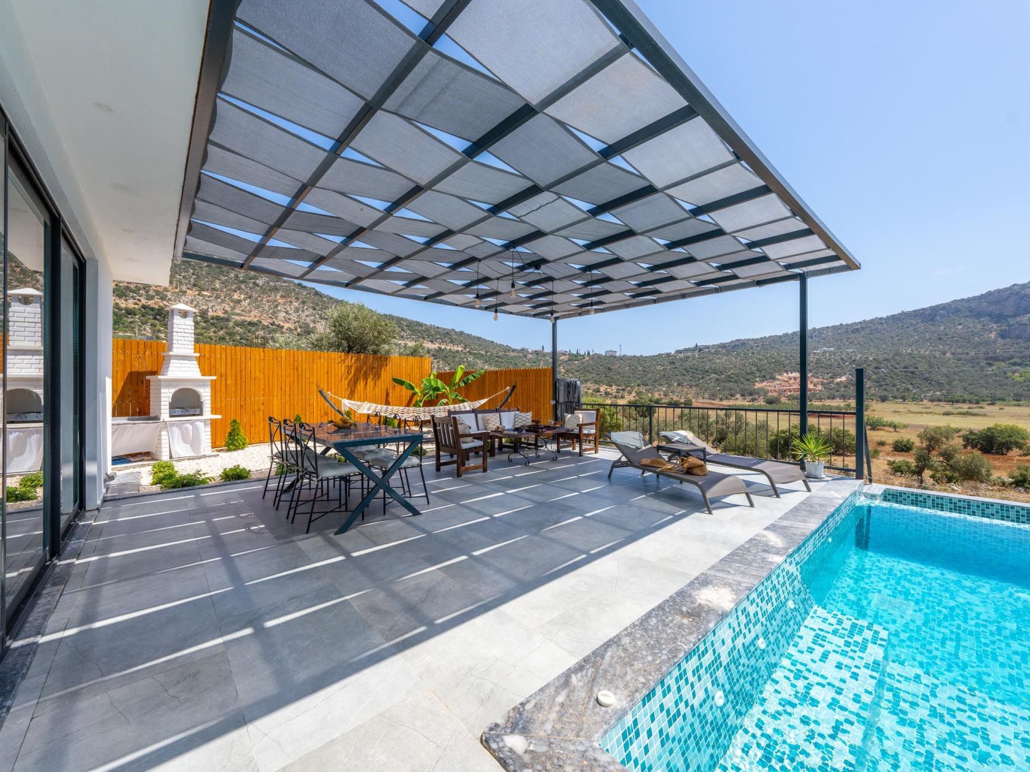 Luxuriöse Villa mit Kinderpool und Jacuzzi - Buiten