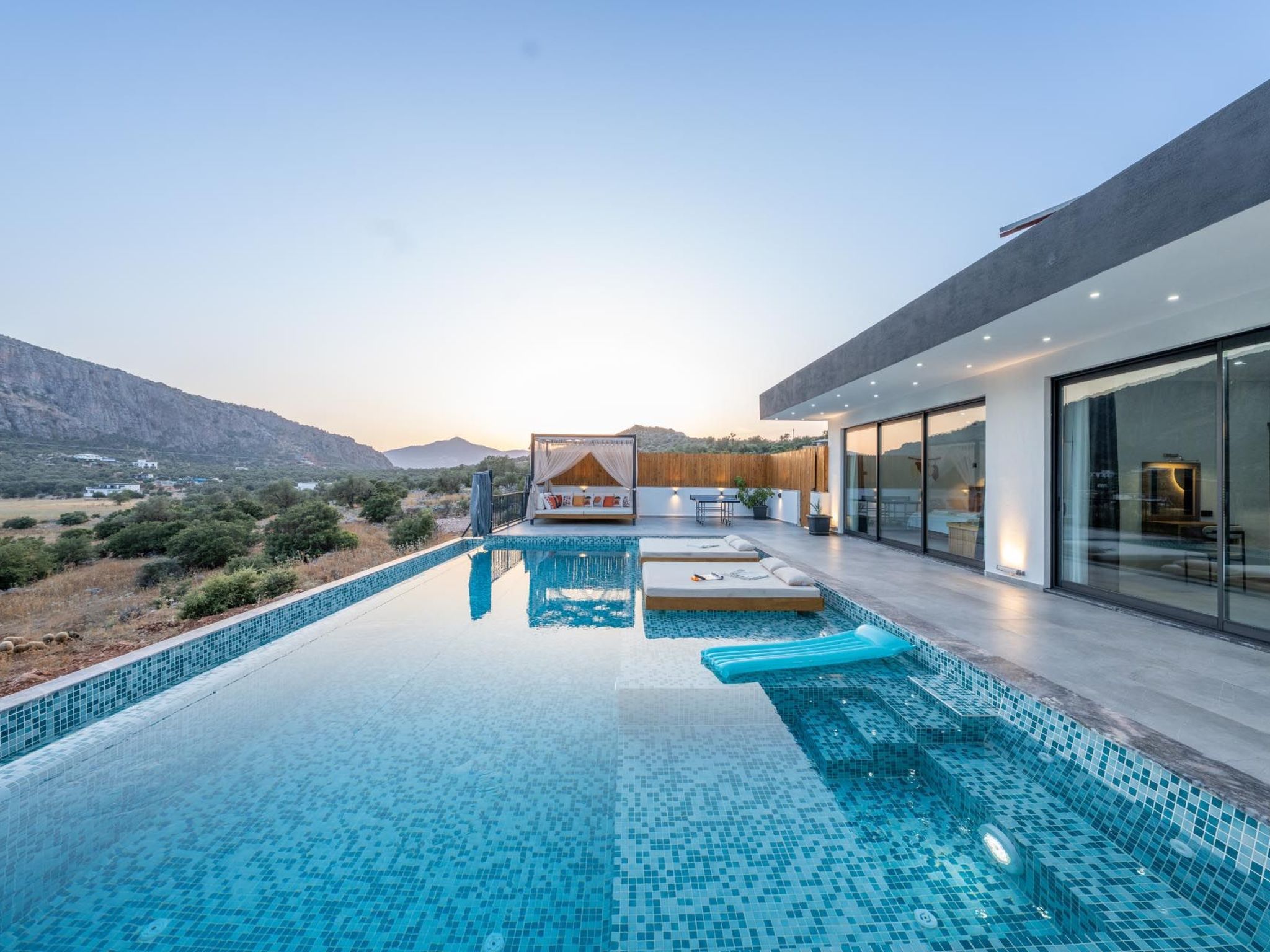 Luxuriöse Villa mit Kinderpool und Jacuzzi - Binnen