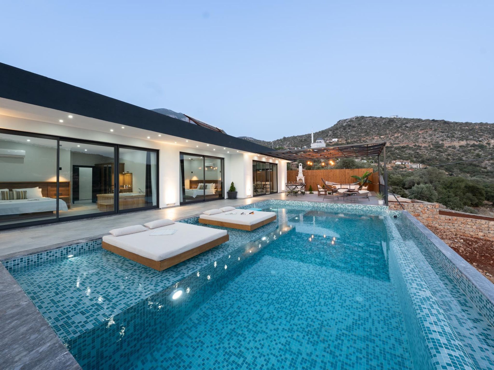 Luxuriöse Villa mit Kinderpool und Jacuzzi - Binnen