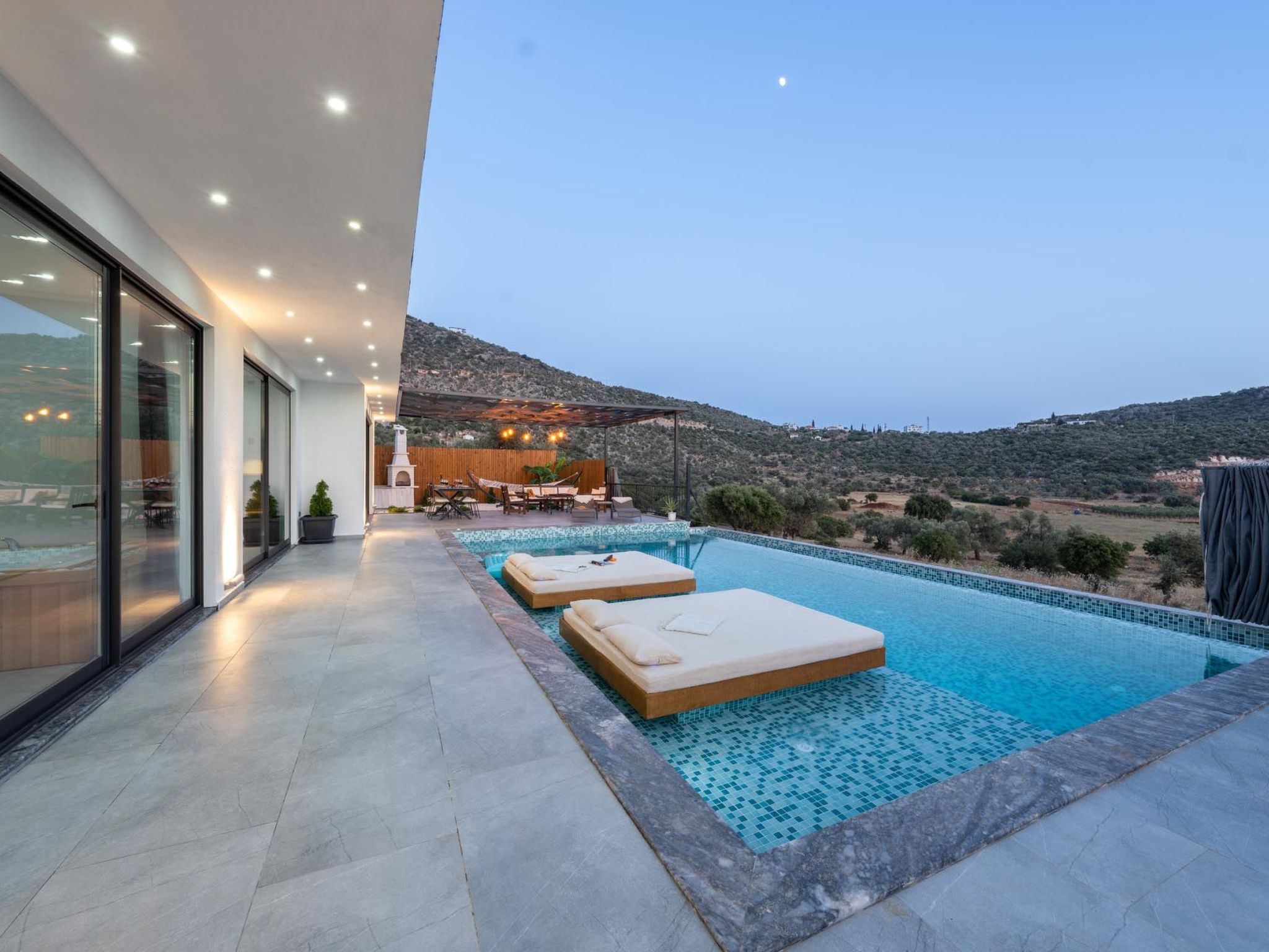 Luxuriöse Villa mit Kinderpool und Jacuzzi - Binnen