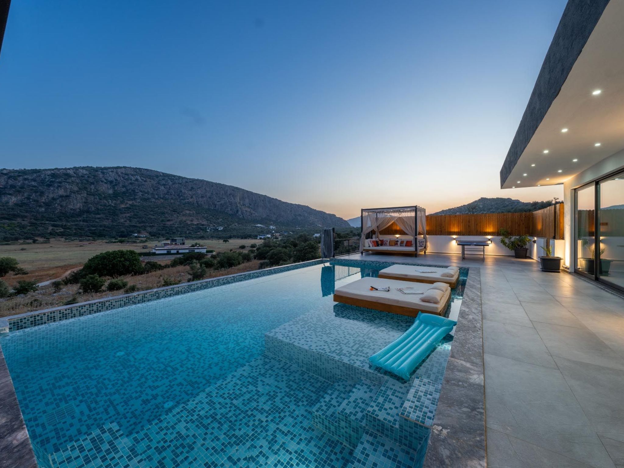 Luxuriöse Villa mit Kinderpool und Jacuzzi - Binnen