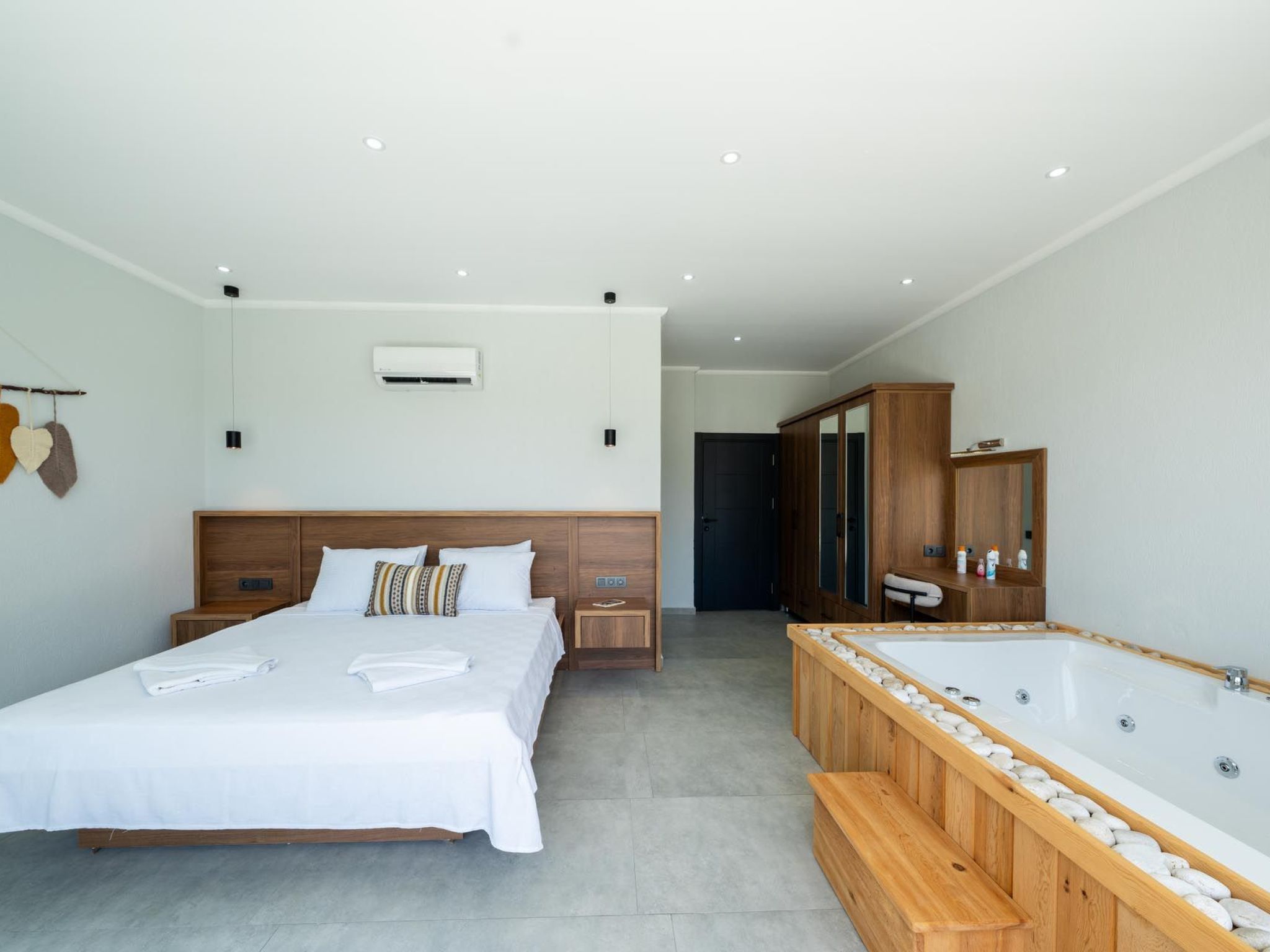 Luxuriöse Villa mit Kinderpool und Jacuzzi - Binnen