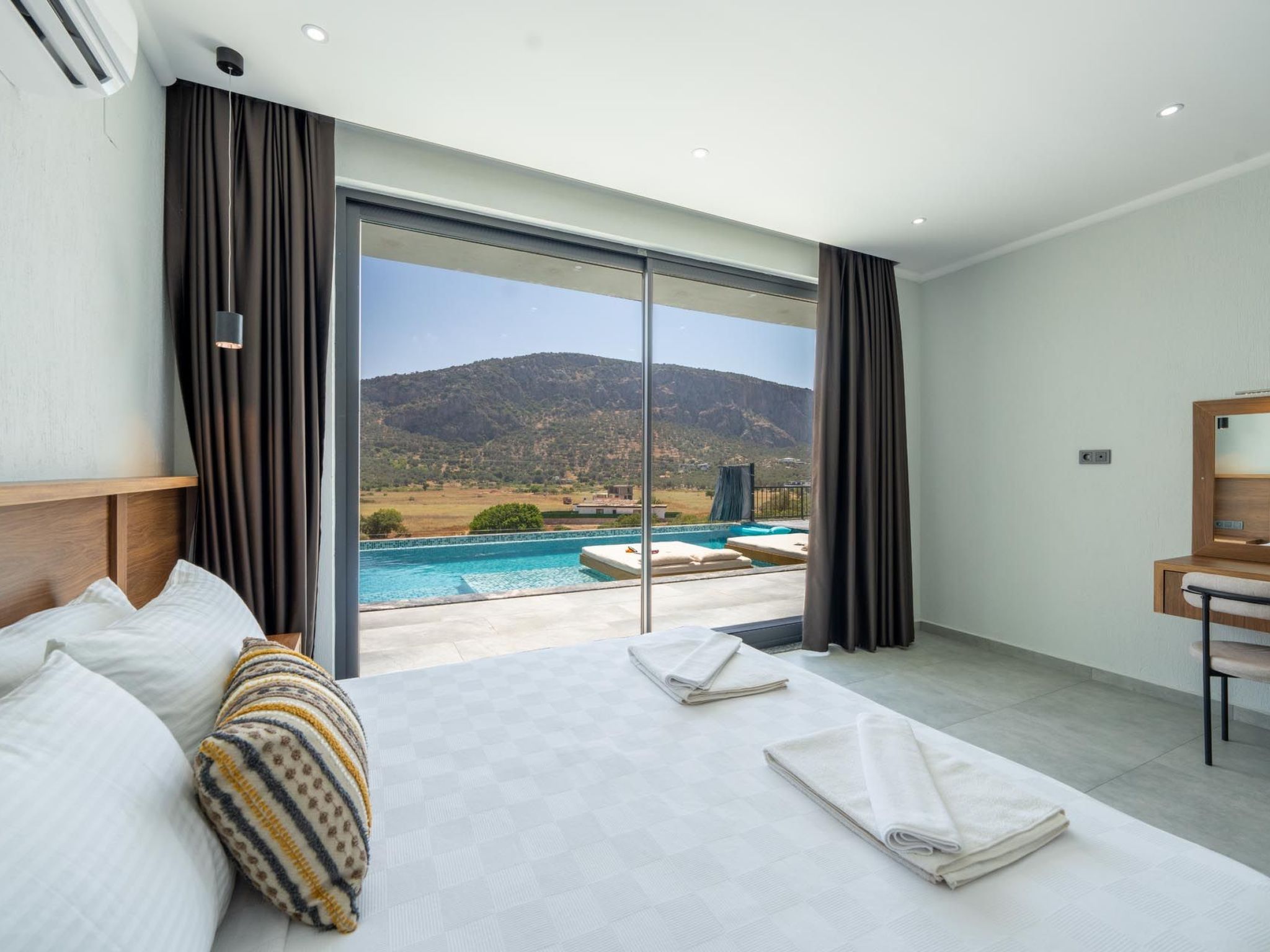 Luxuriöse Villa mit Kinderpool und Jacuzzi - Binnen