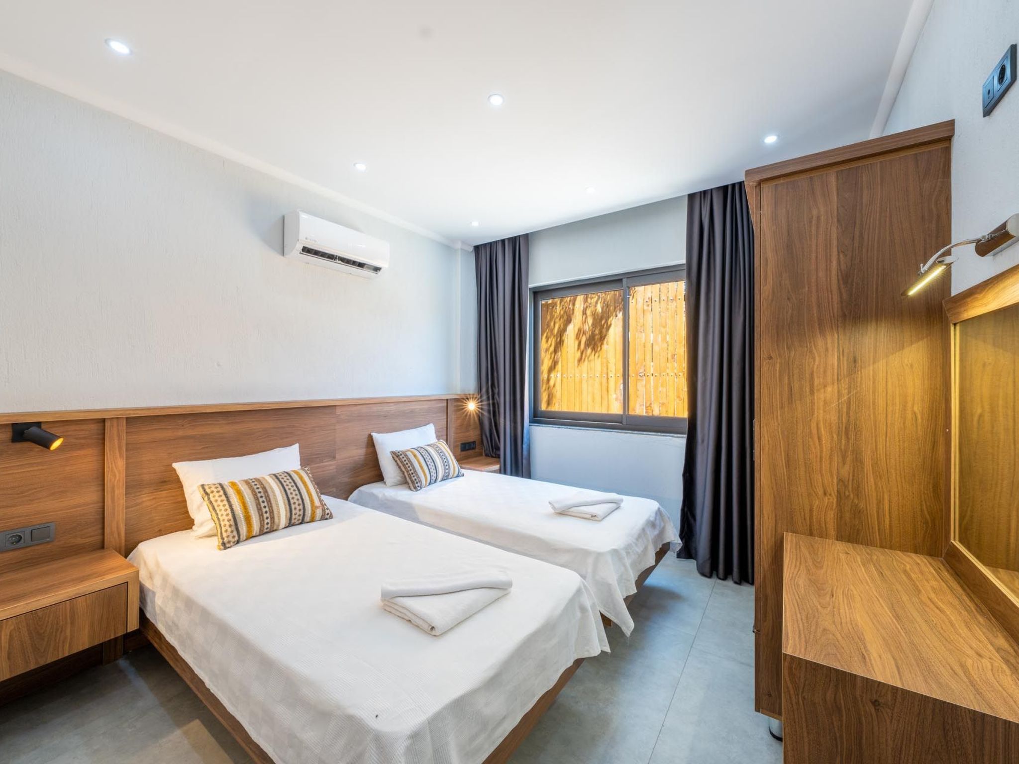 Luxuriöse Villa mit Kinderpool und Jacuzzi - Binnen