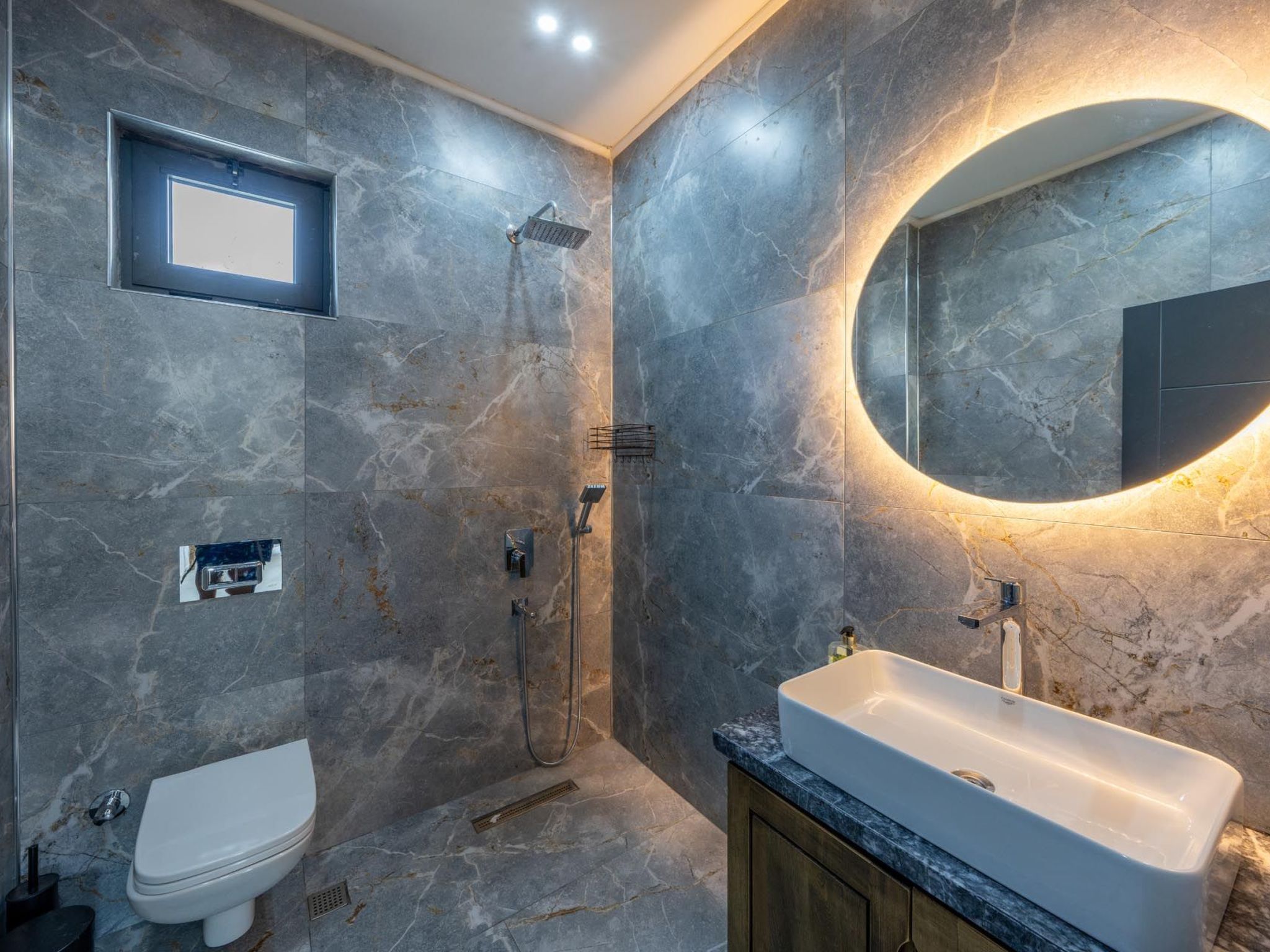 Luxuriöse Villa mit Kinderpool und Jacuzzi - Binnen