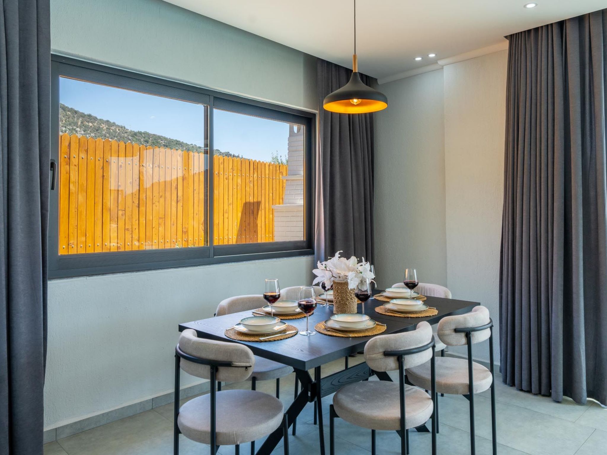 Luxuriöse Villa mit Kinderpool und Jacuzzi - Binnen