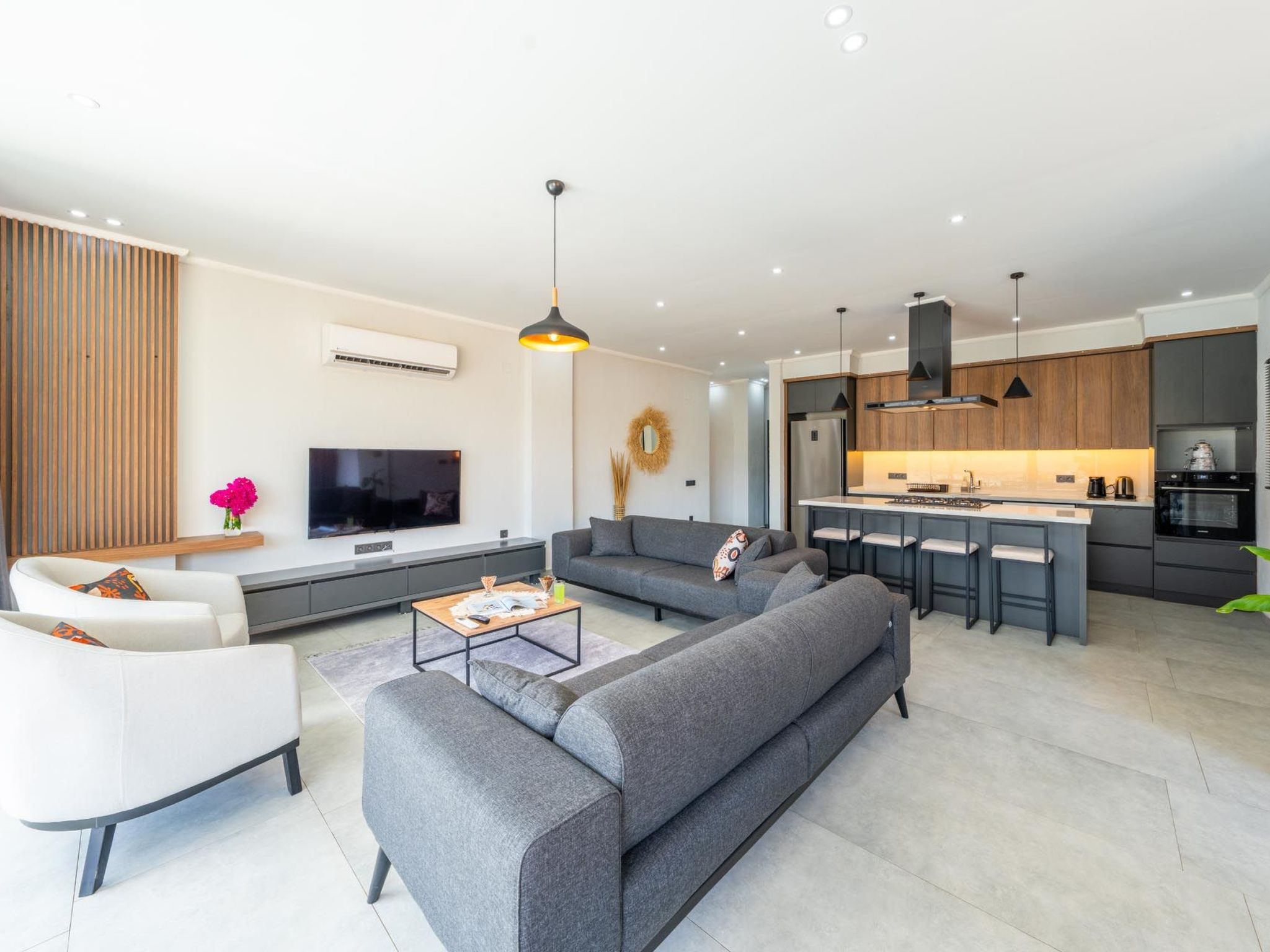 Luxuriöse Villa mit Kinderpool und Jacuzzi - Binnen