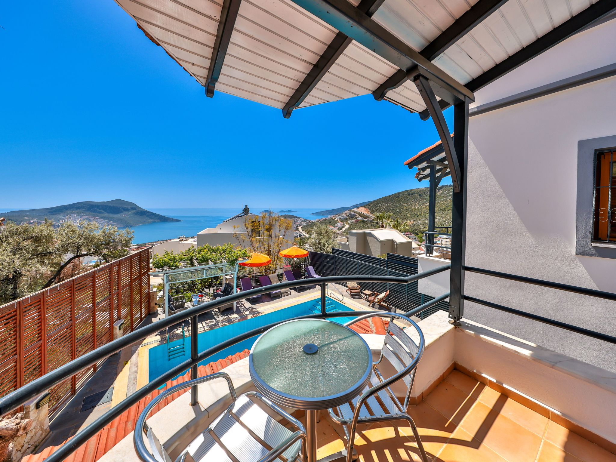 Villa mit Meerblick und privatem Pool-Buiten