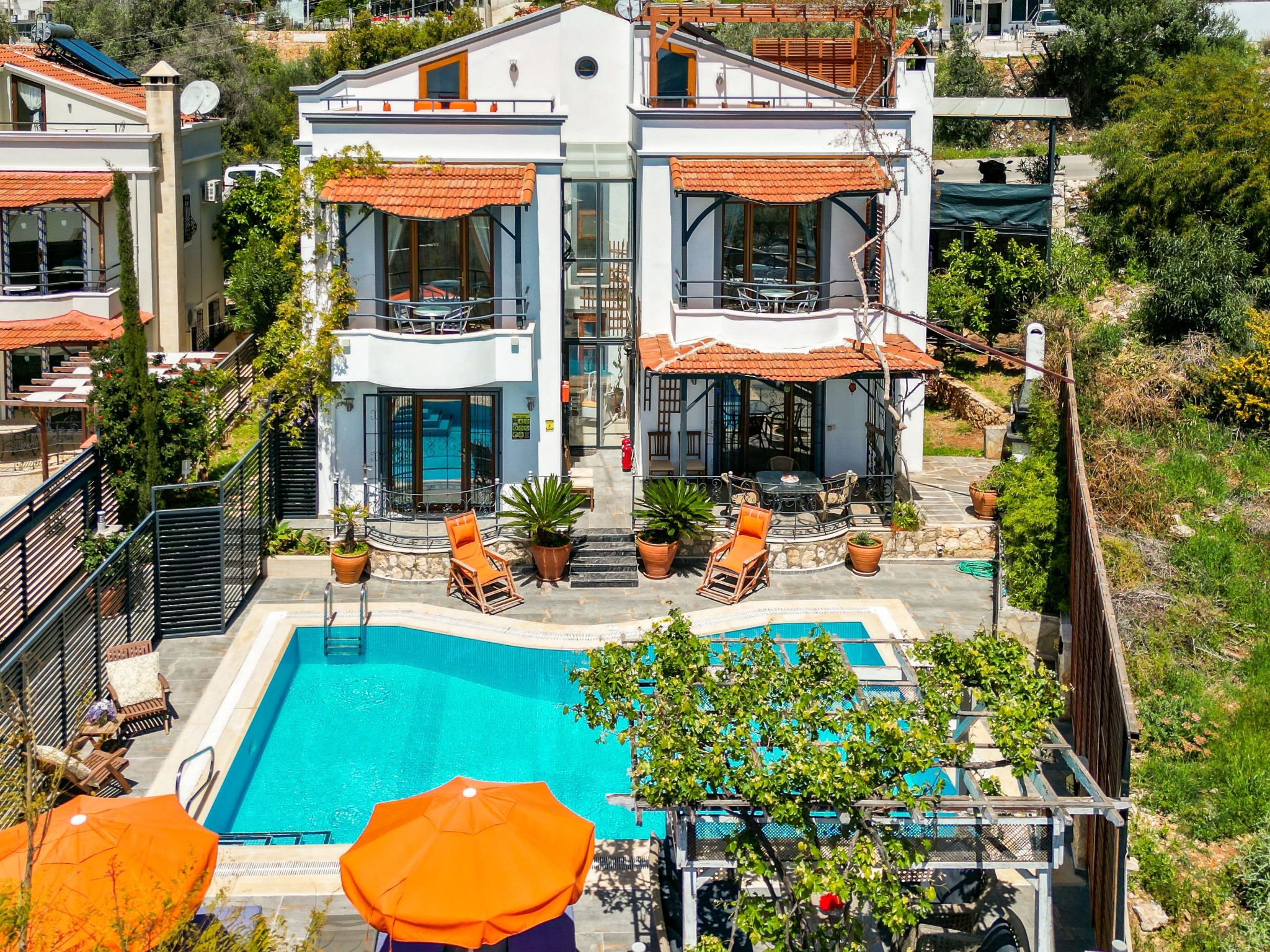 Villa mit Meerblick und privatem Pool-Buiten