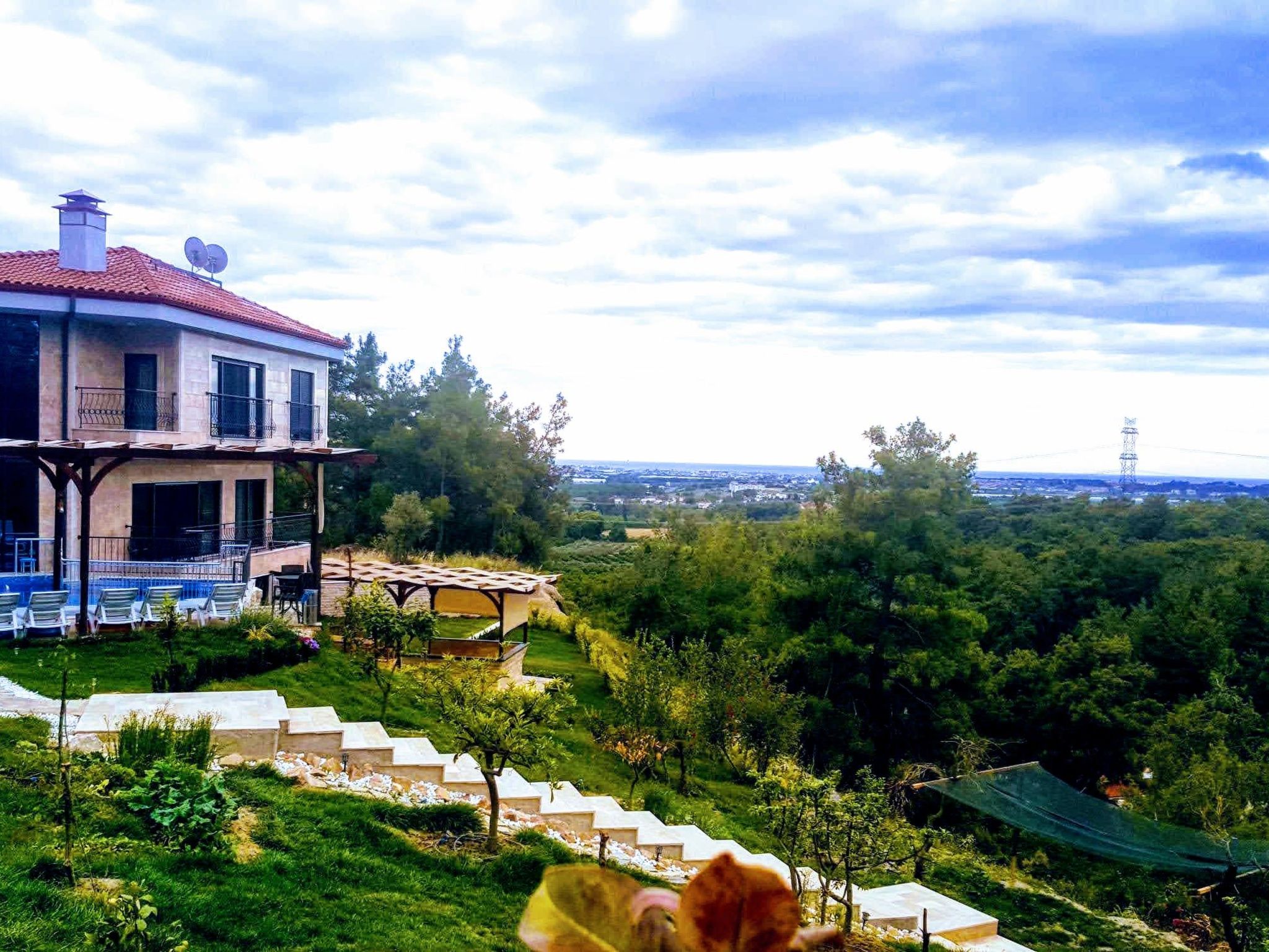 Berghütte mit eigenem Pool - Buiten