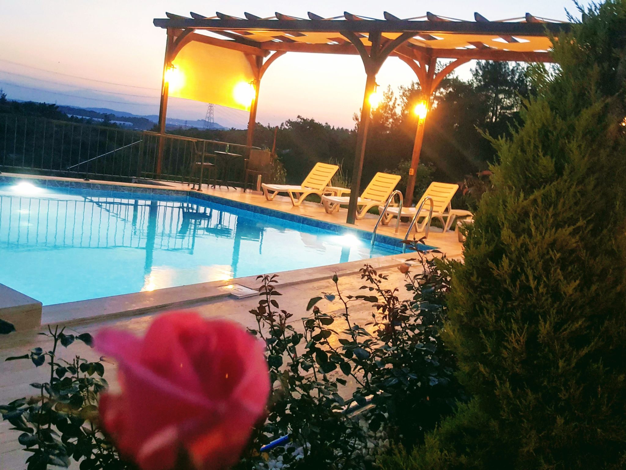 Berghütte mit eigenem Pool - Buiten