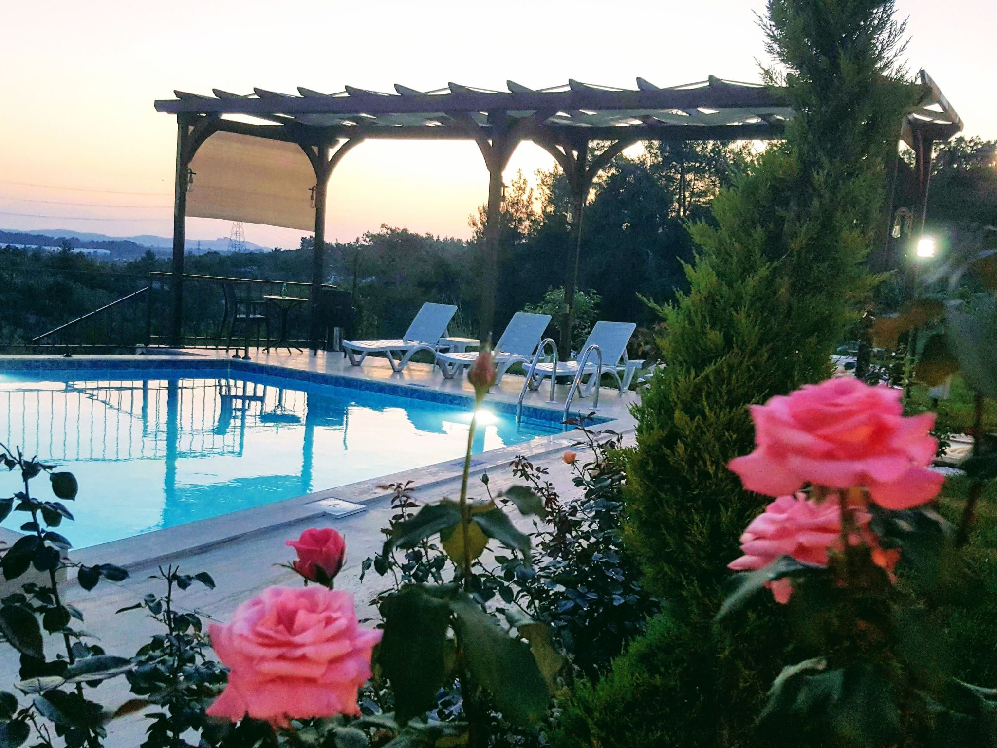 Berghütte mit eigenem Pool - Buiten